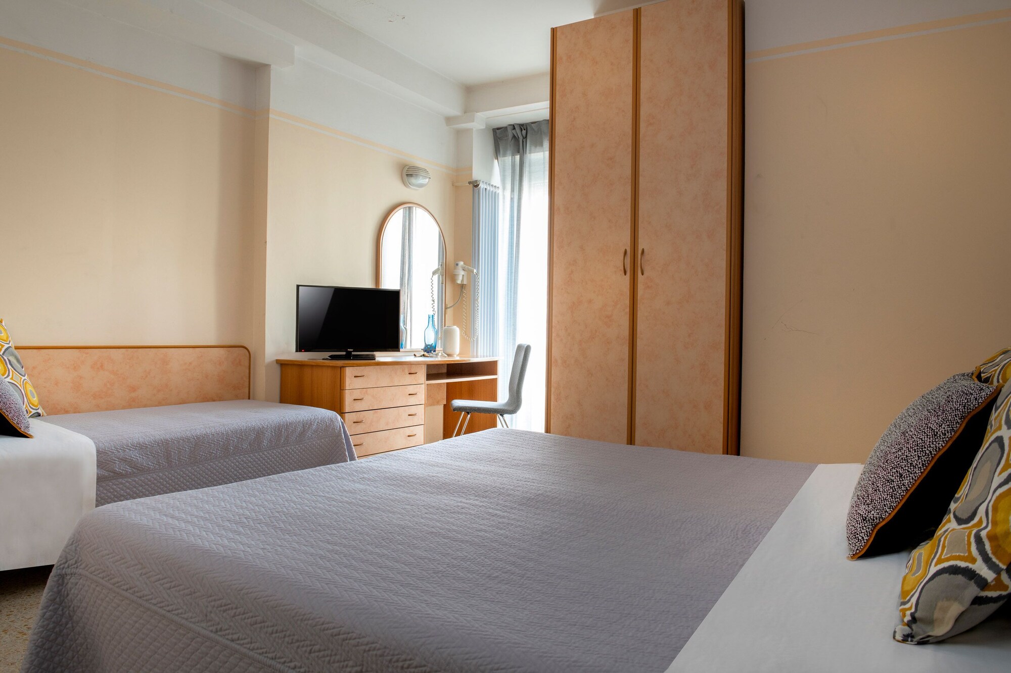 SUPERIOR, DOUBLE OR TWIN BED