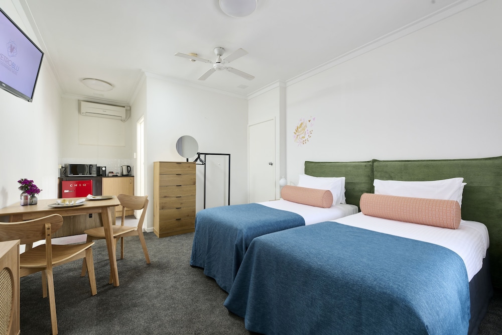 ROOM, TWIN BEDS