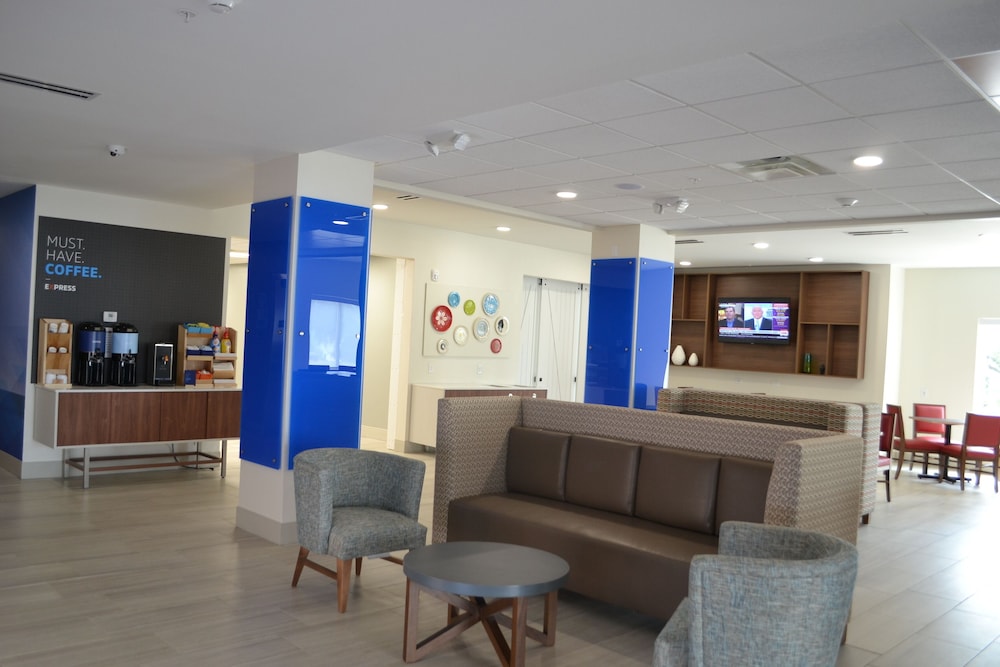 Holiday Inn Express Tallahassee University Central 27/33
