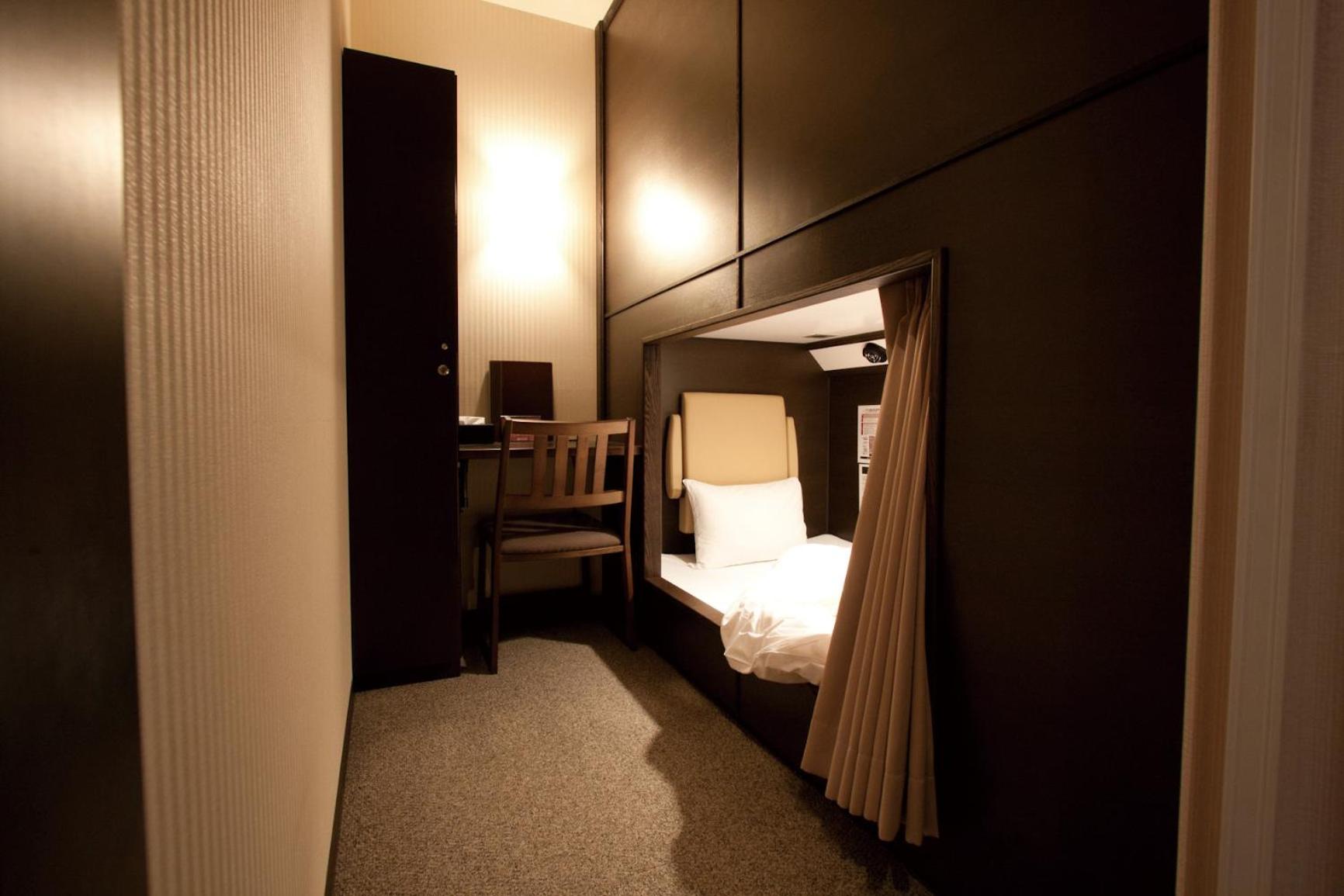 Private, Capsule, Male Dorm