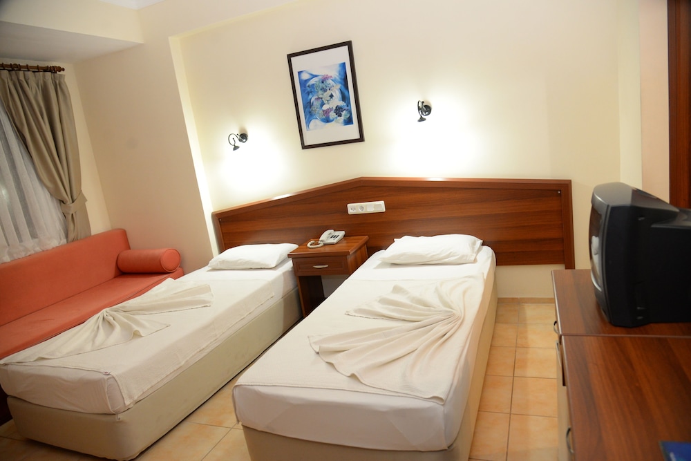 Karbel Beach Hotel 7/40