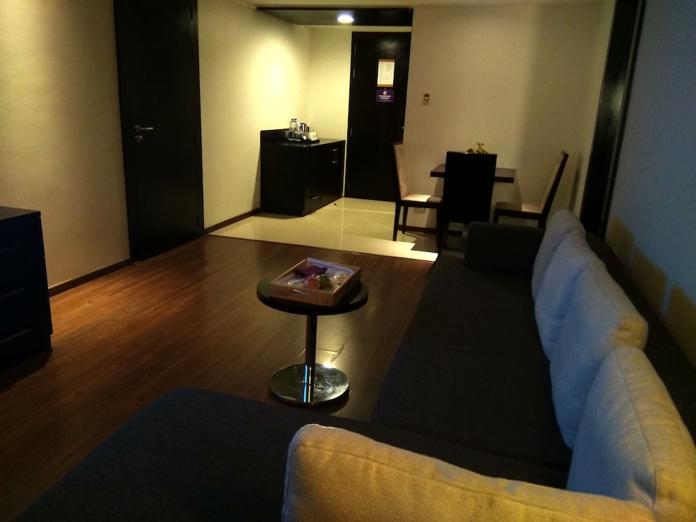 Hycinth Hotels 26/41