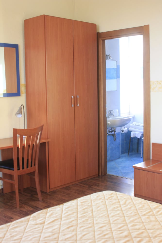 ROOM, QUADRUPLE, 2 DOUBLE BEDS