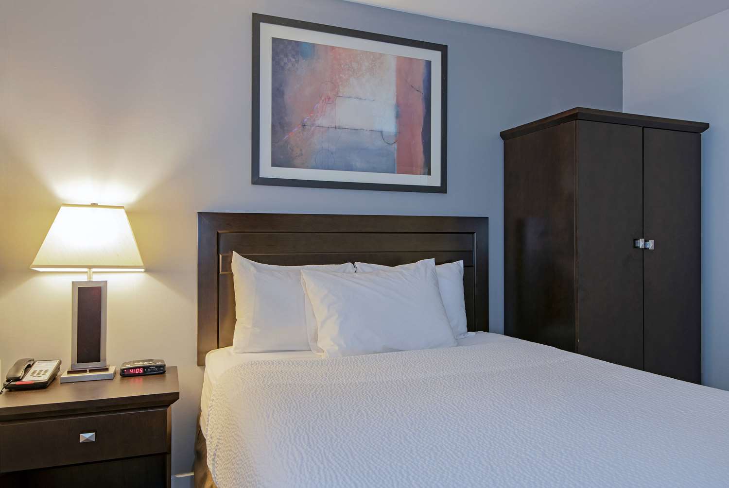 Travelodge By Wyndham Kamloops Mountview 32/69
