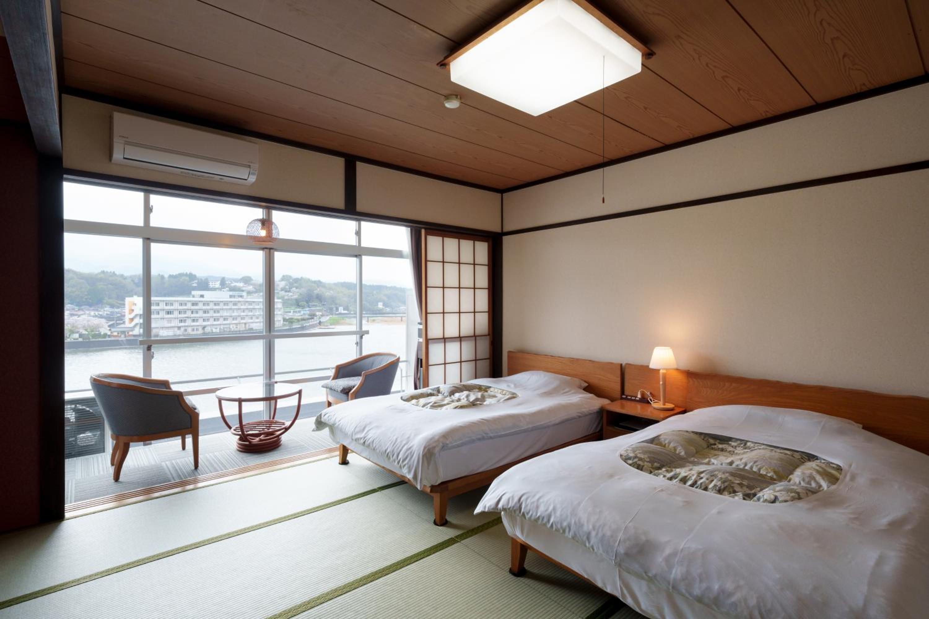 Japanese, Moderate, Twin Beds, River View