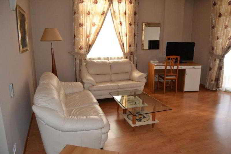 Arvi Hotel 7/17