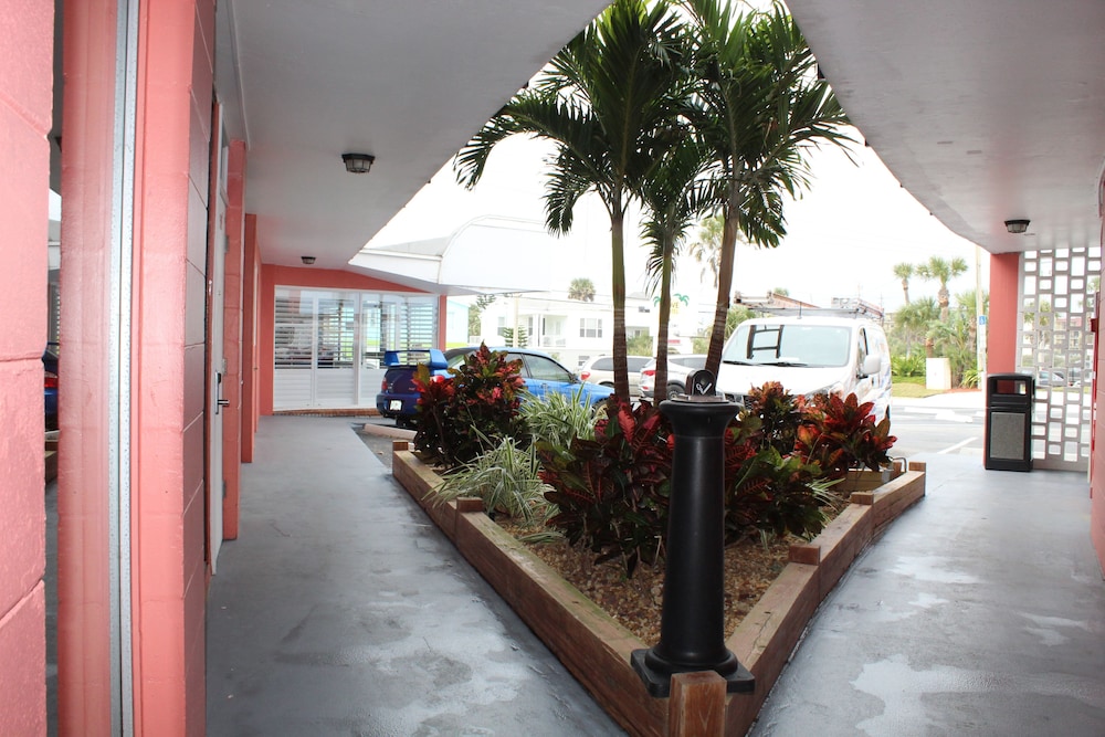 Cove Motel Oceanfront 38/46