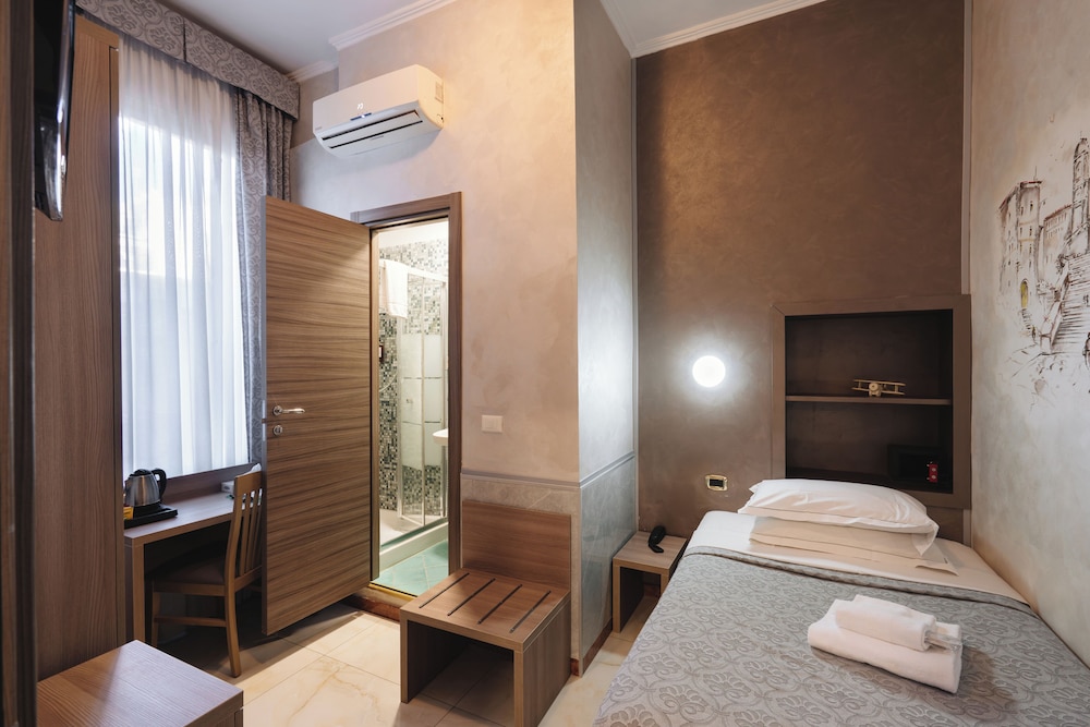 Adas Hotel 55/80