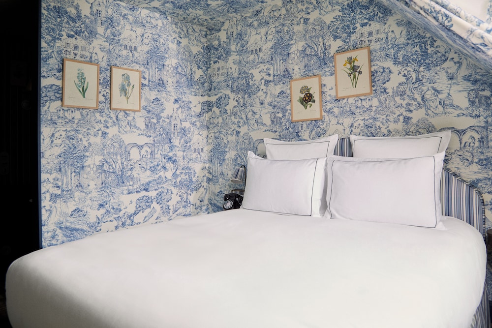 Queen Bed, Attic