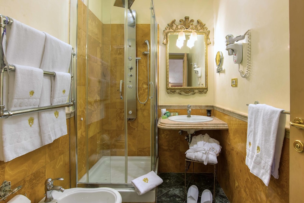 Room Select Via Veneto 47/50