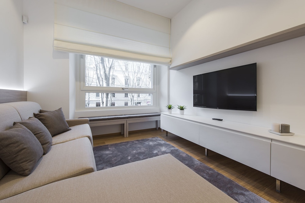 Milan Royal Suites Luxury Apartments 43/50