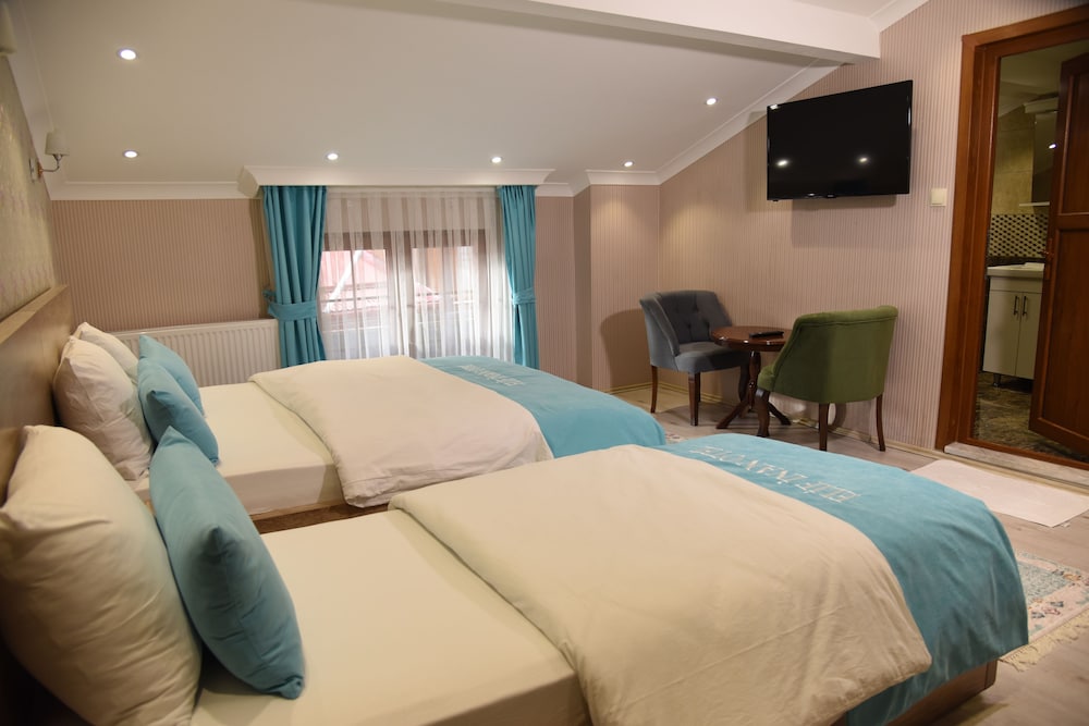 Elif Inan Motel 11/50