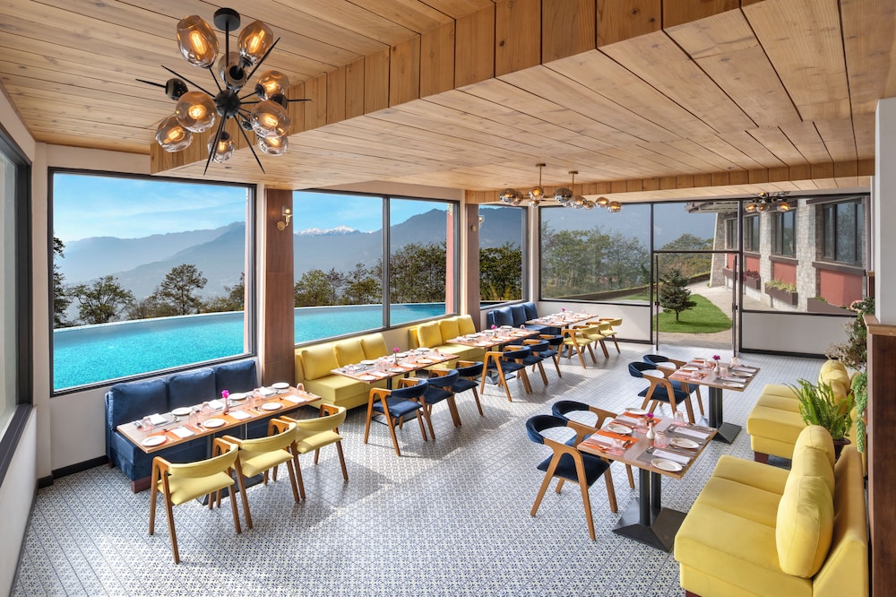 Denzong Regency- Luxury Mountain Retreat Spa & Casino 17/23