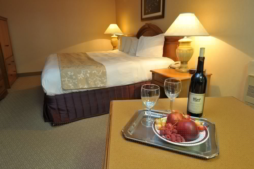 Promenade Inn And Suites Ocean Front 15/28