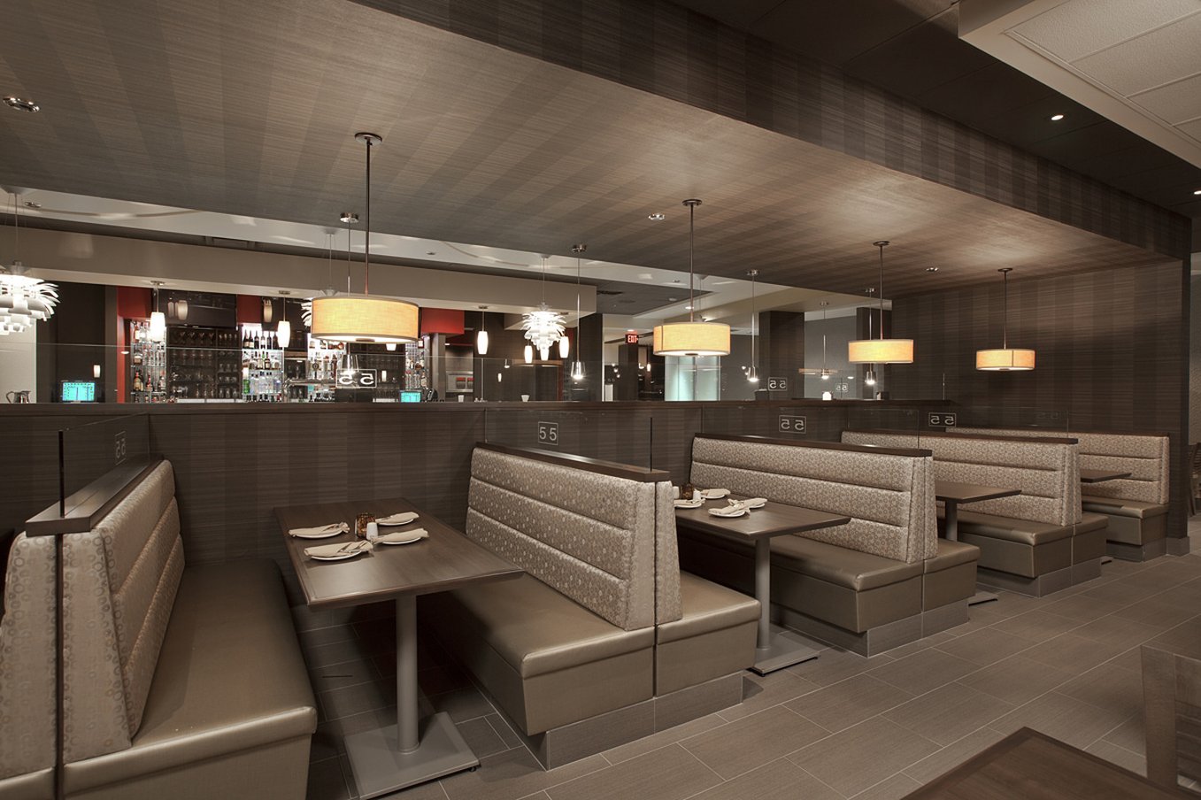 Holiday Inn Suites Windsor Ambassador Bridge 48/72