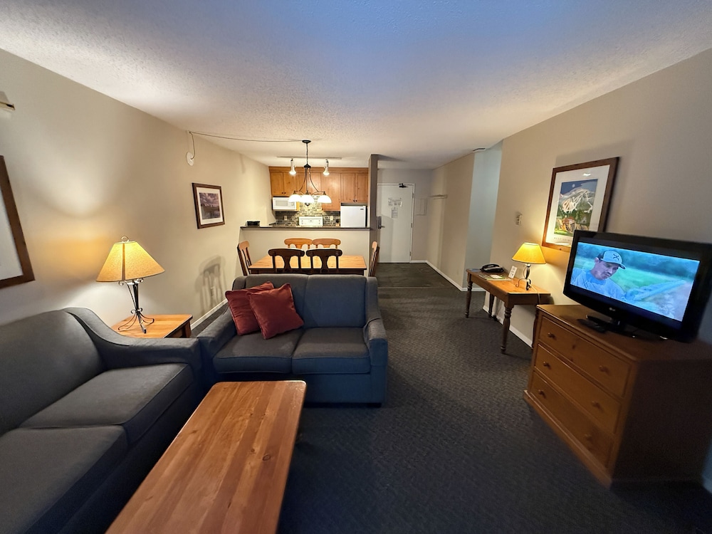 Tantalus Resort Lodge 36/55