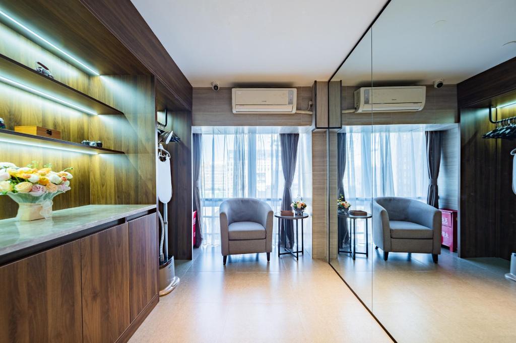 Home Inn Plus (Xi'an High Tech Zone Jinye No. 1 Zhangba No. 4 Subway Station Store) 50/58
