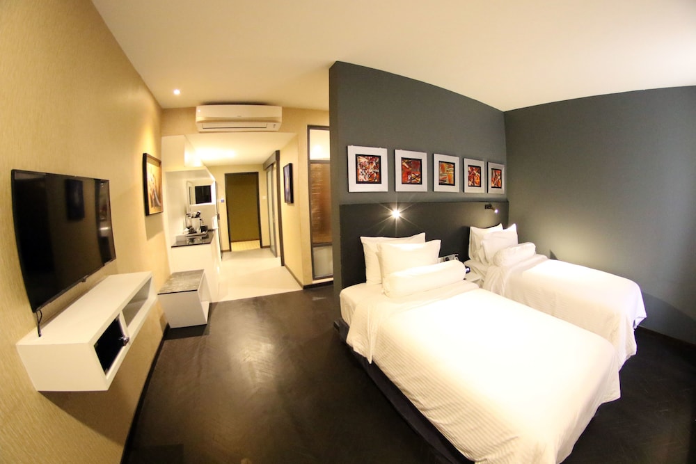 Bedrock Hotel 9/50