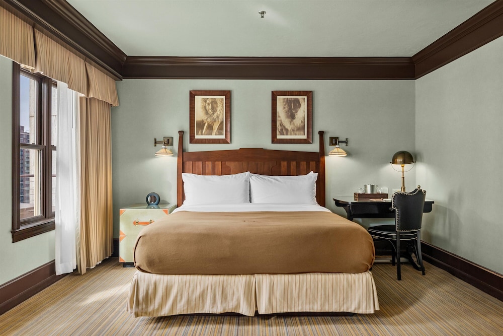 DELUXE, KING BED, CITY VIEW, BALCONY, TOP FLOOR