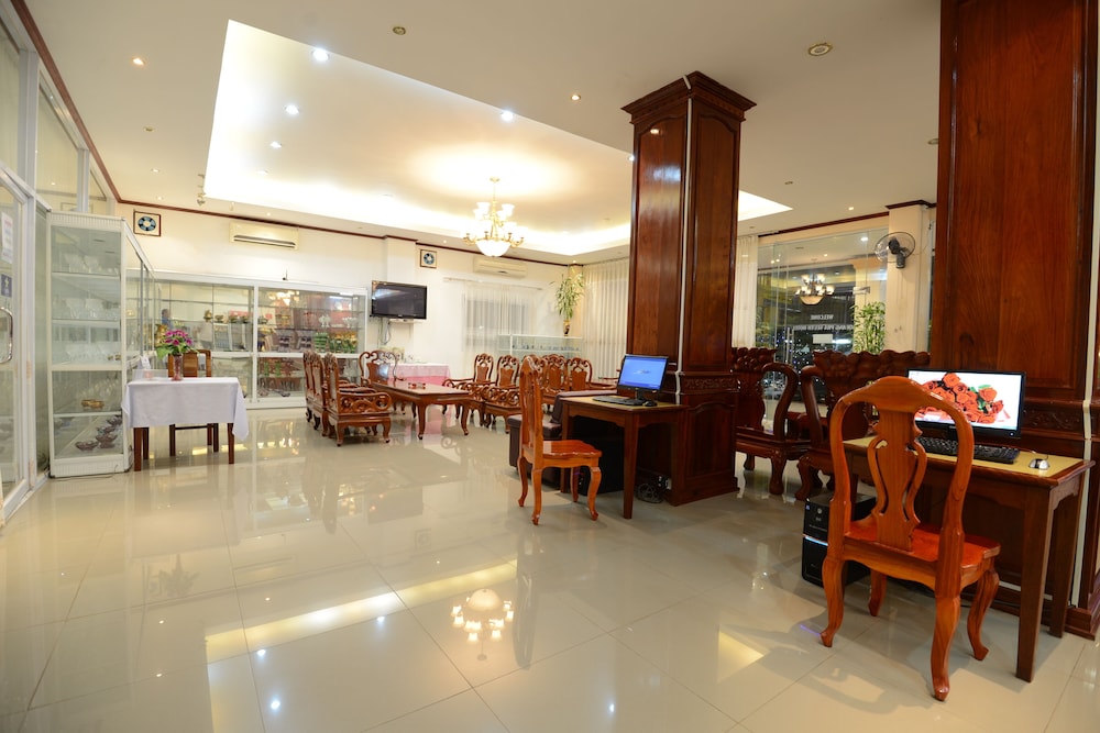 Douangpraseuth Hotel 61/67