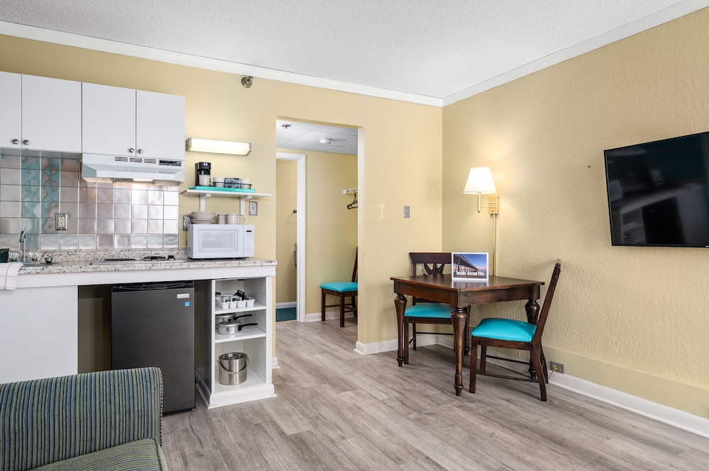 Cayman Suites Hotel 58/80