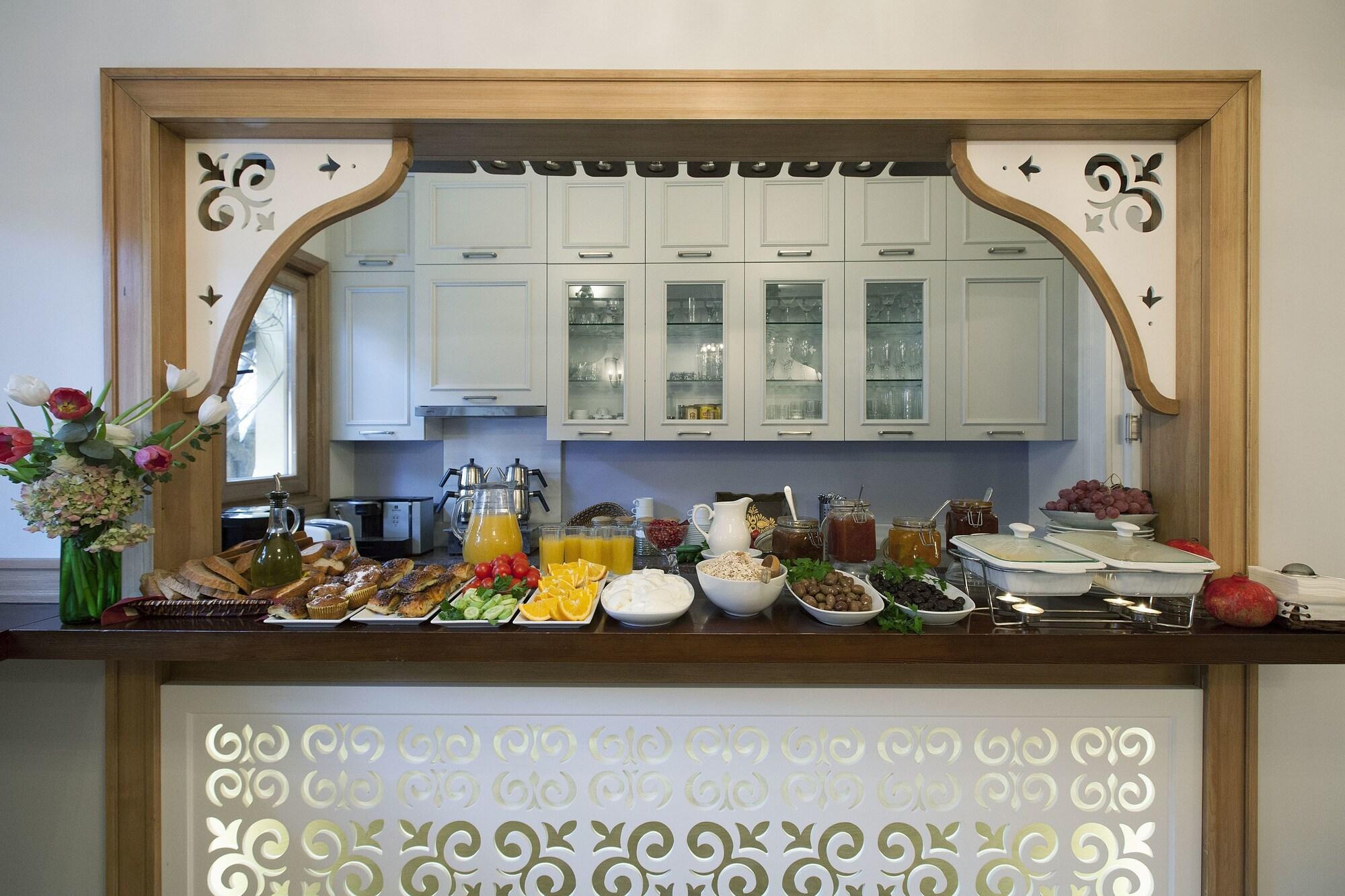 Hotel Empress Zoe 5/100