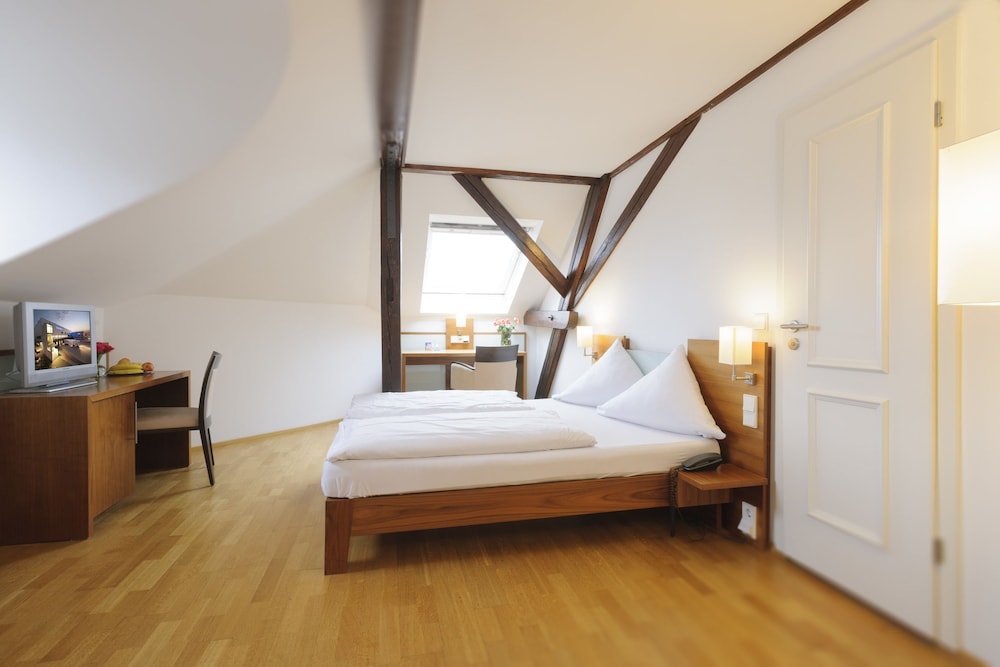 HOTEL AUGUSTINER TOR 26/55
