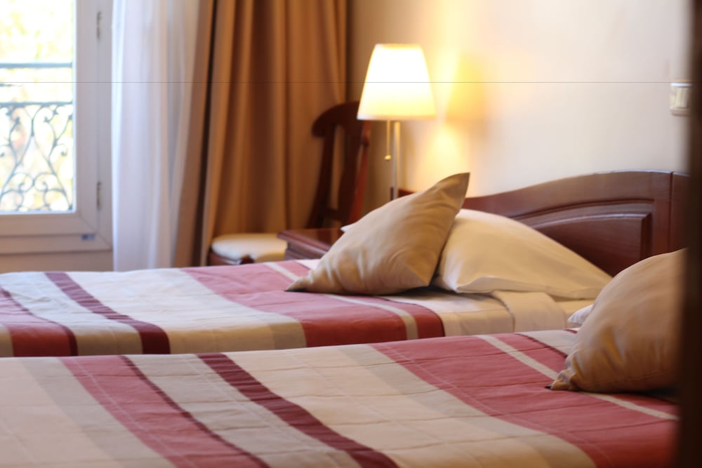 ROOM, TWIN BEDS