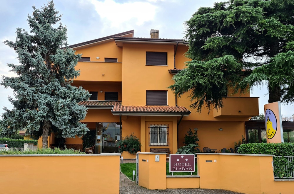 Hotel Cladan 2/63