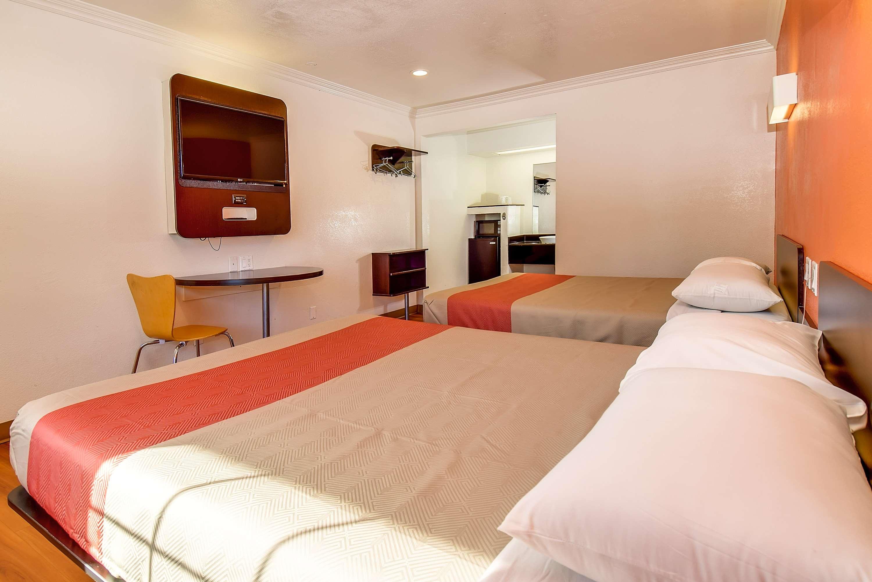 Motel6 Garden Grove, CA 14/40