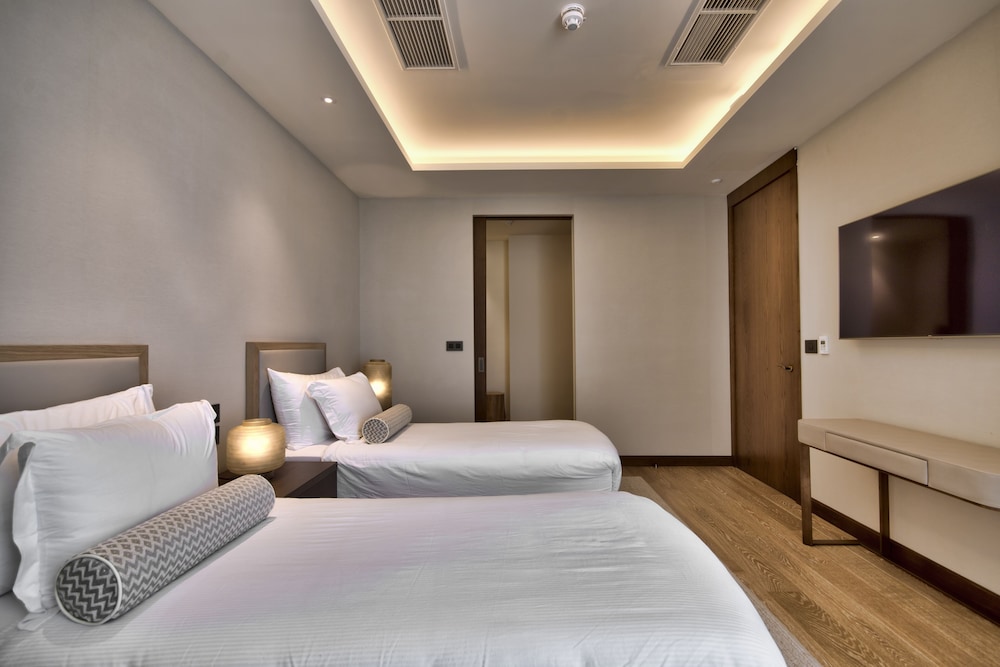 3 Bedrooms, Suite, 3 Beds, Sea View, Sands Tower