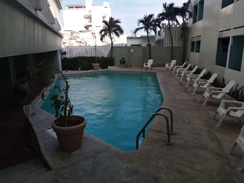 Hotel Royalty 10/64