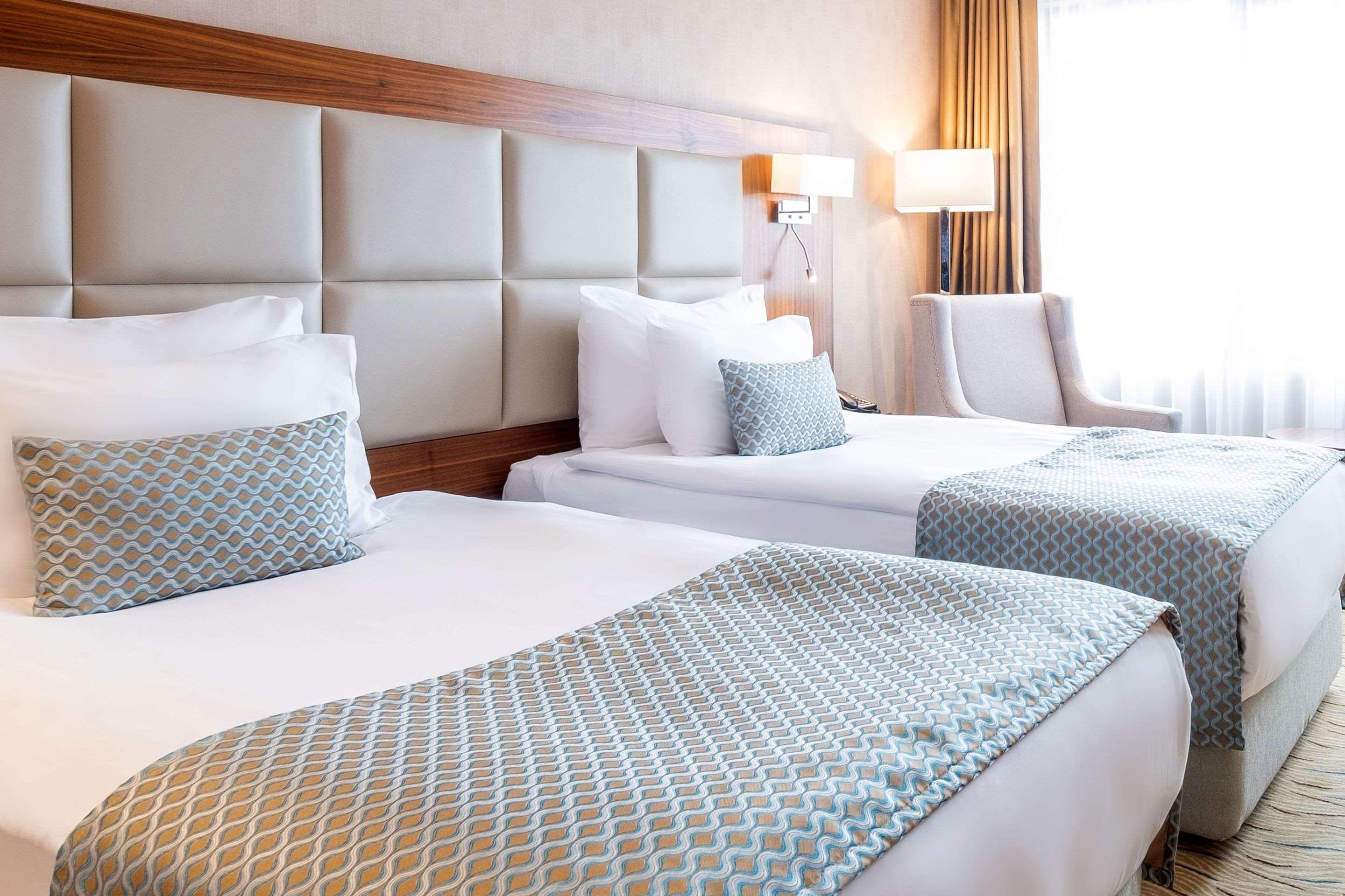 ROOM, TWIN BEDS