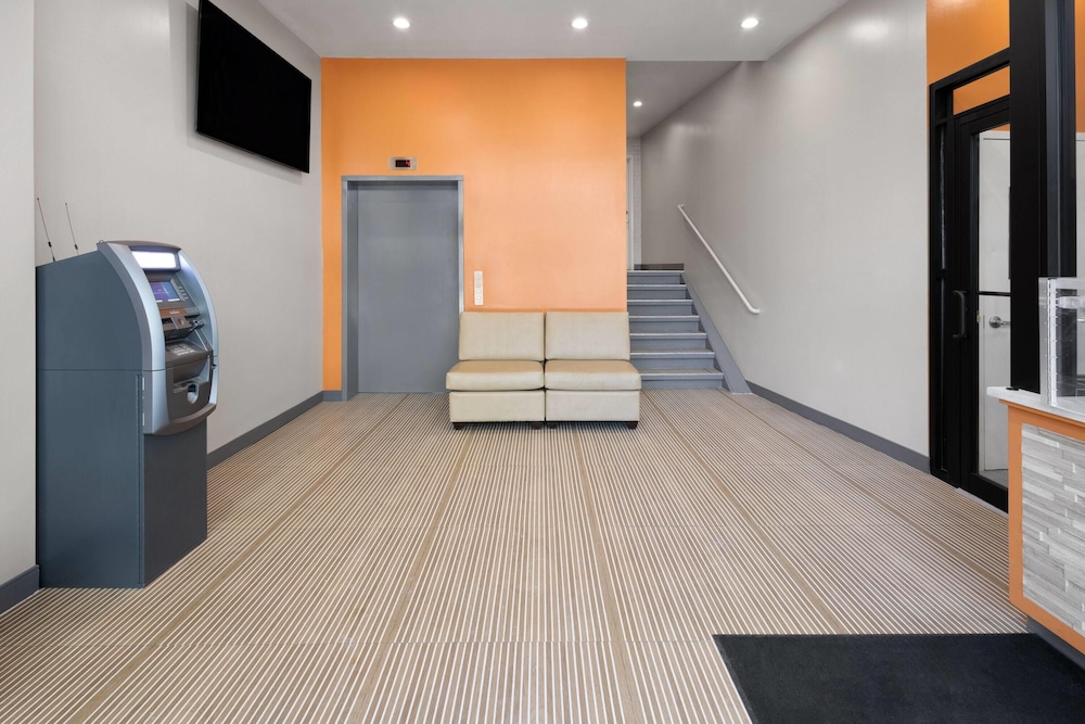 Super 8 by Wyndham Bronx Near Stadium 26/40