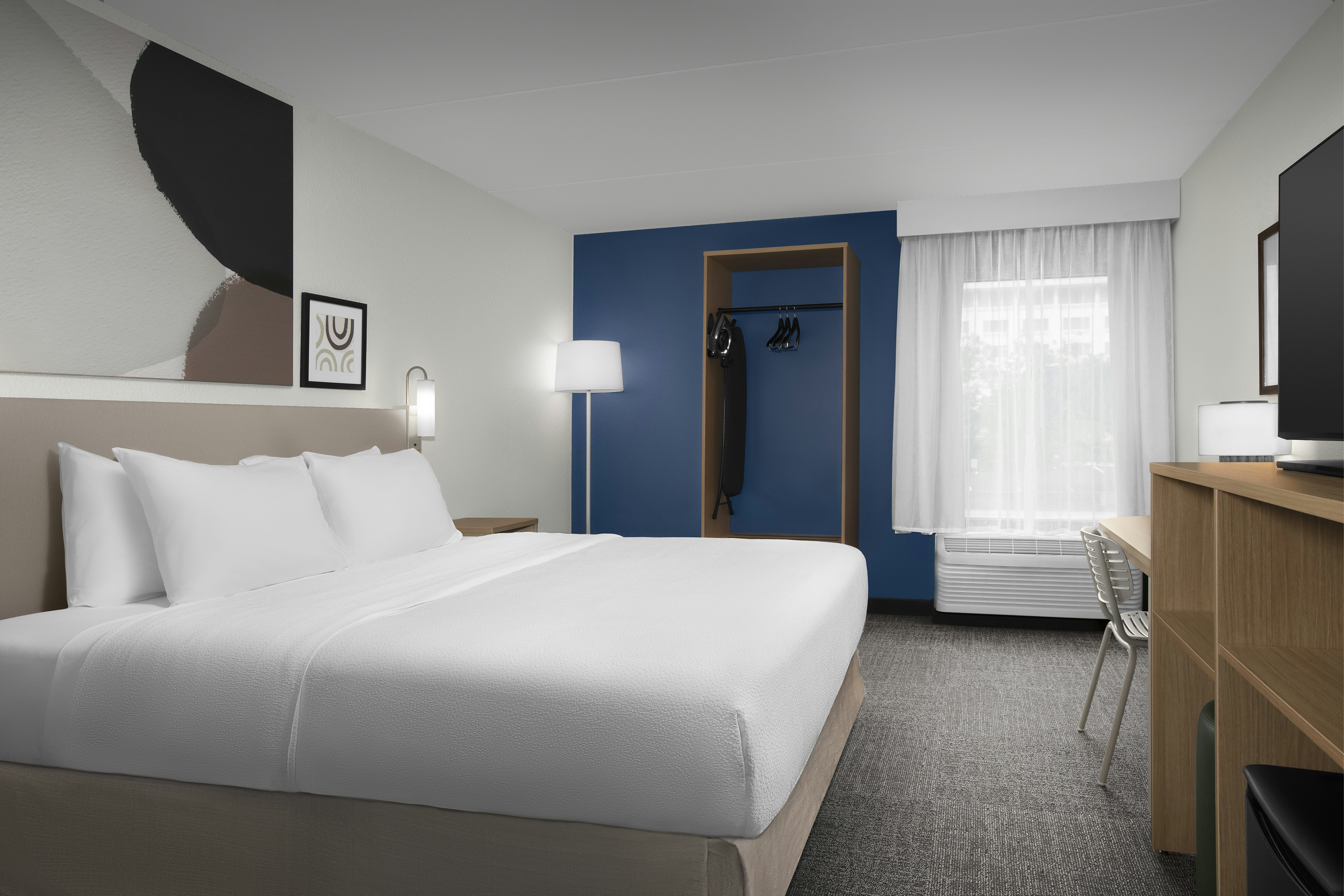 ROOM, KING BED