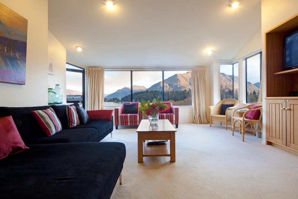 SPINNAKER BAY APARTMENTS 31/68