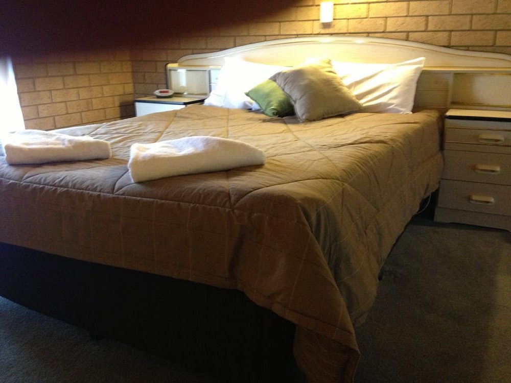 High Country Motor Inn 11/30
