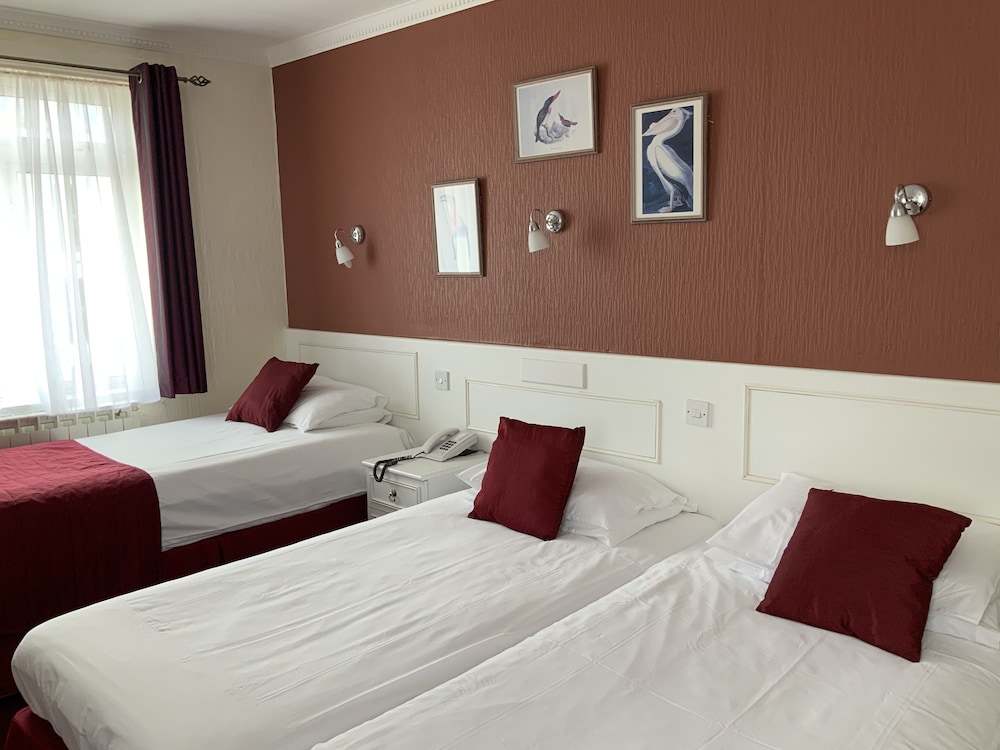 ROOM, QUADRUPLE, INLAND VIEW
