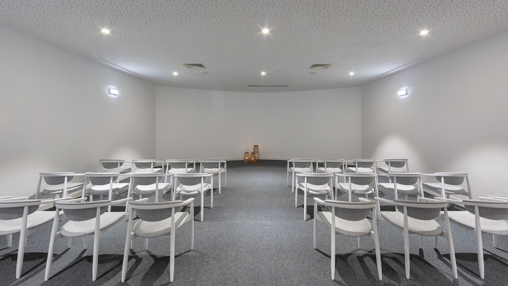 Longevity Health & Wellness Hotel 63/67