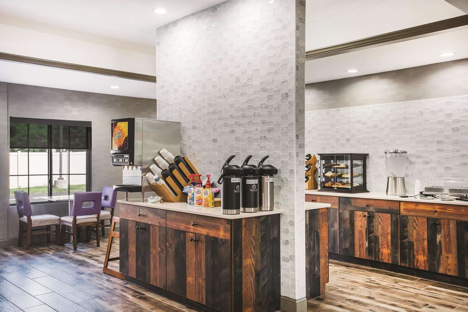 La Quinta Inn & Suites by Wyndham Chambersburg 3/17