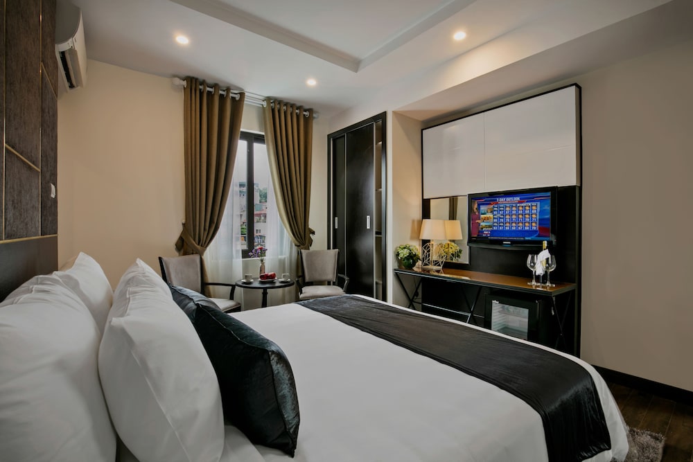 DELUXE, CITY VIEW
