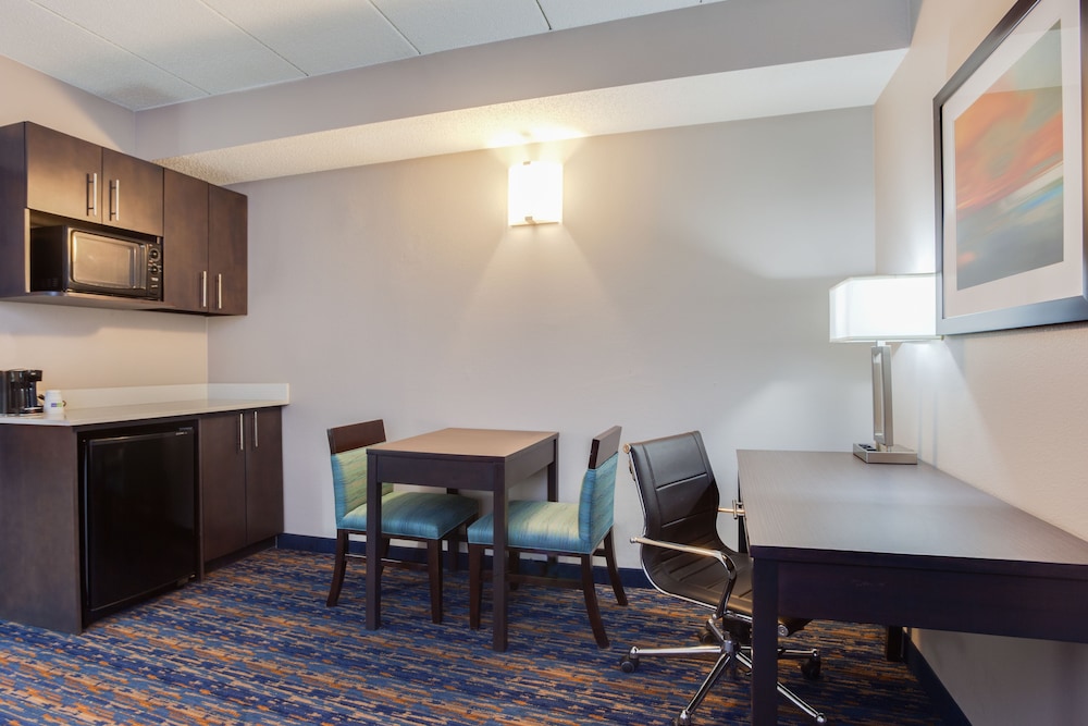 Holiday Inn Express & Suites I-95 Capitol Beltway-Largo 47/57