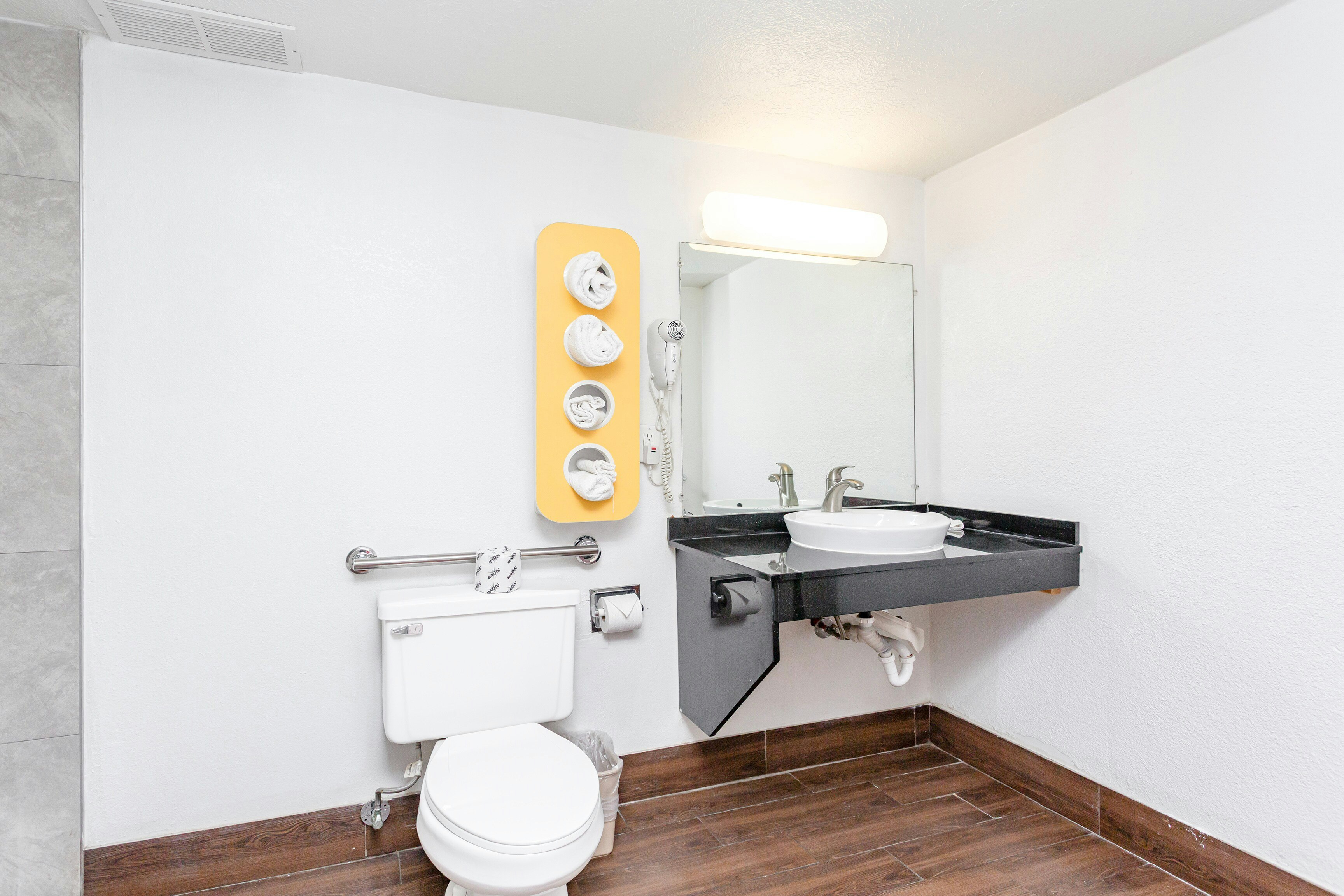 Relax Inn by OYO Columbus OH I 70 60/60