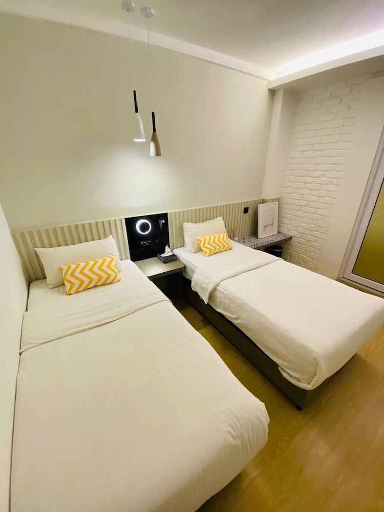 SUPERIOR, TWIN BEDS