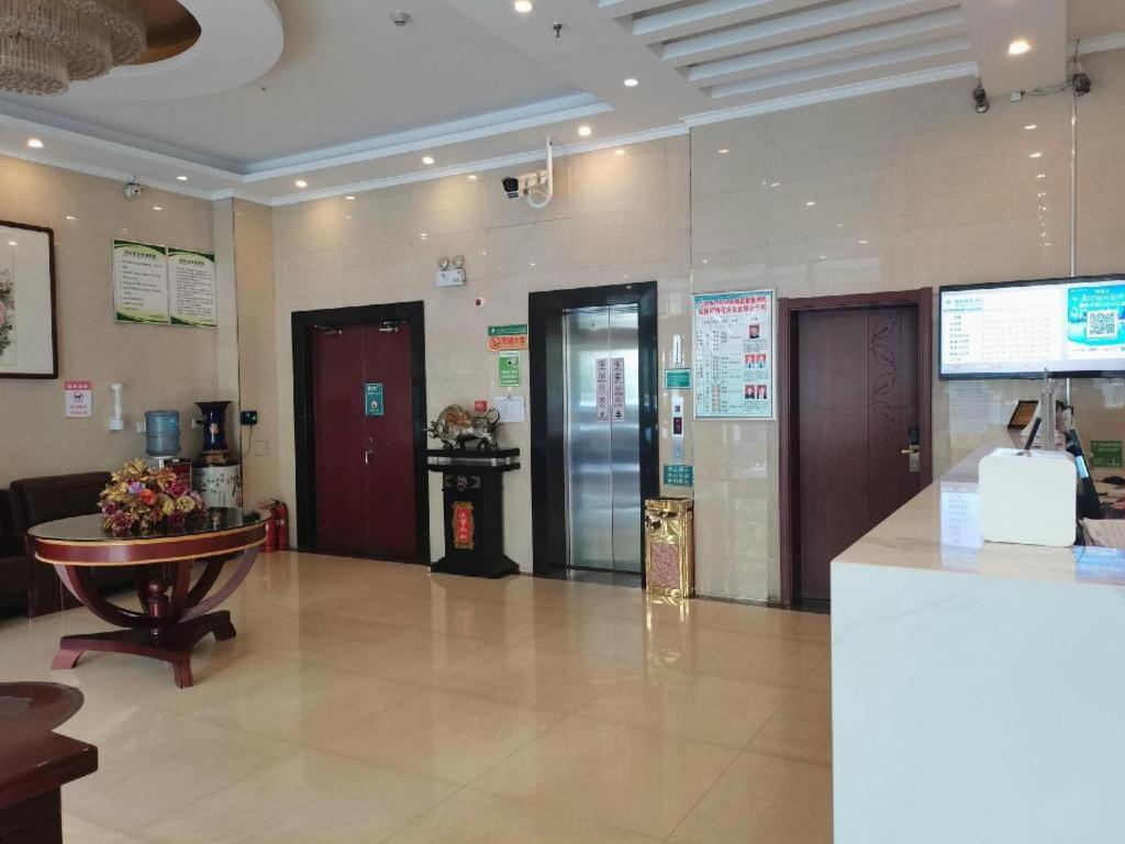 GreenTree Inn Shanxi Luliang Fengshan Road Central Park Express Hotel 4/48