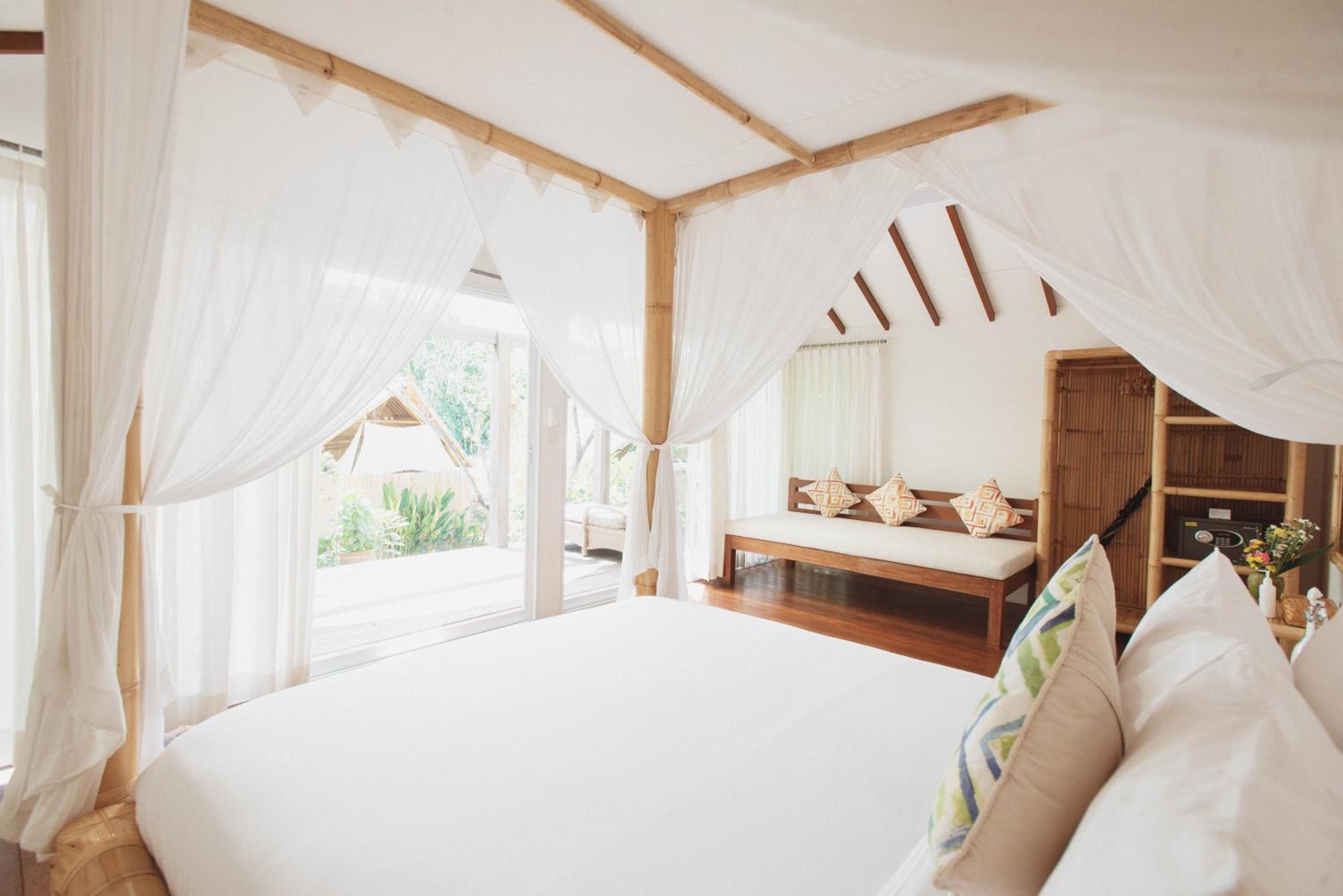 Tree Canopy, Bungalow, Queen Bed