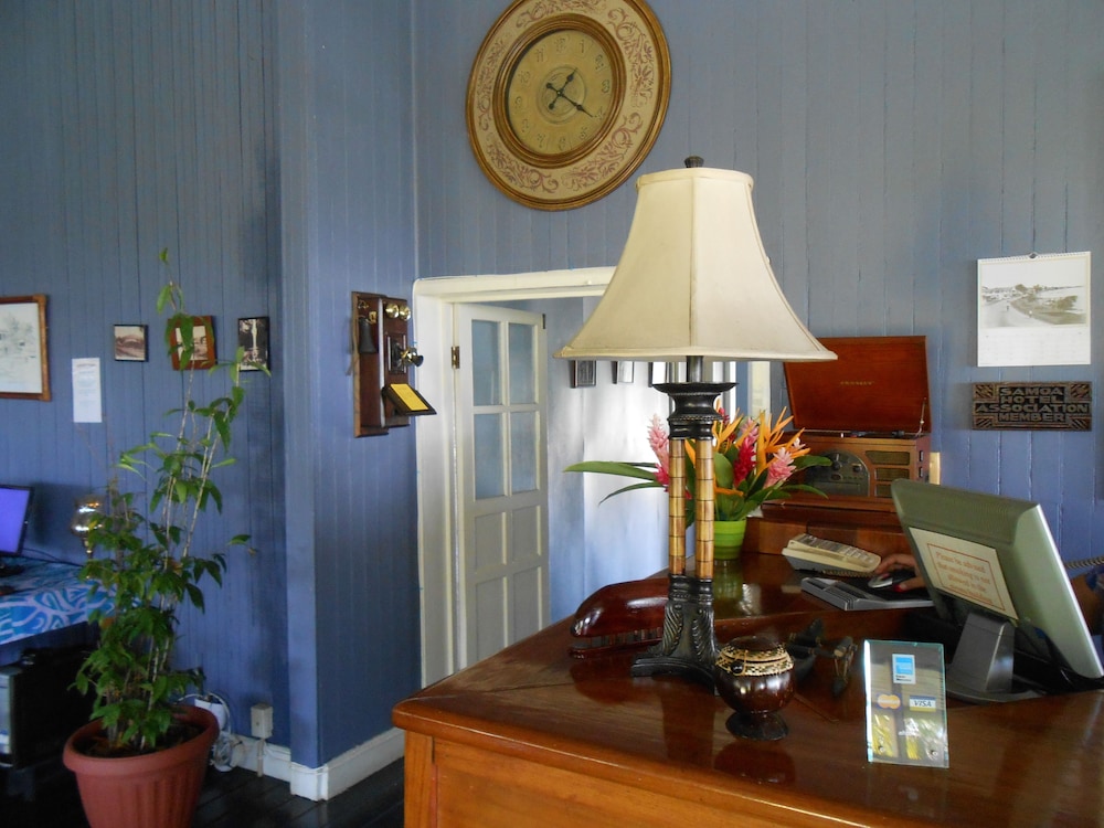 The Samoan Outrigger Hotel 10/50