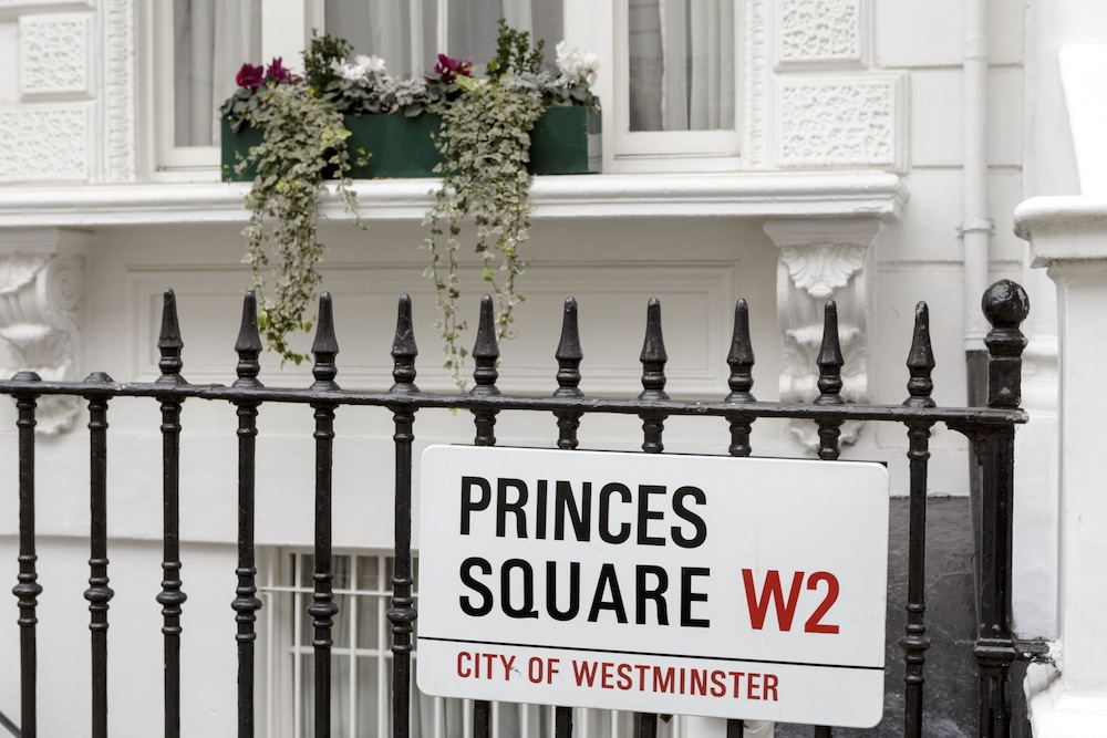 Princes Square Hotel 2/79
