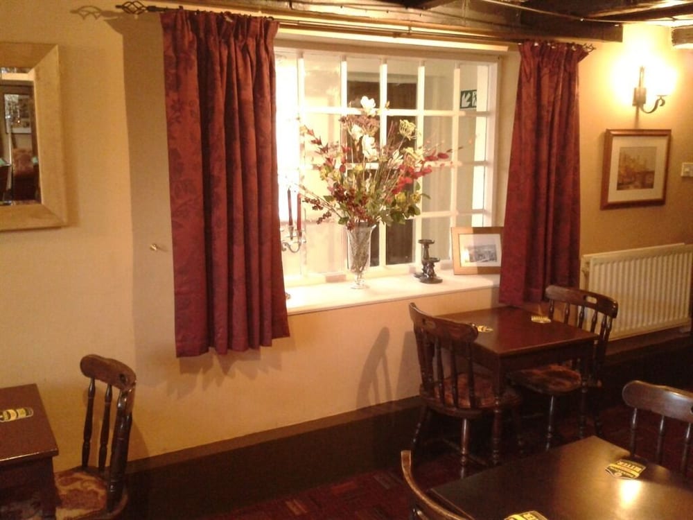 Old Coach House At The Golden Lion 13/24