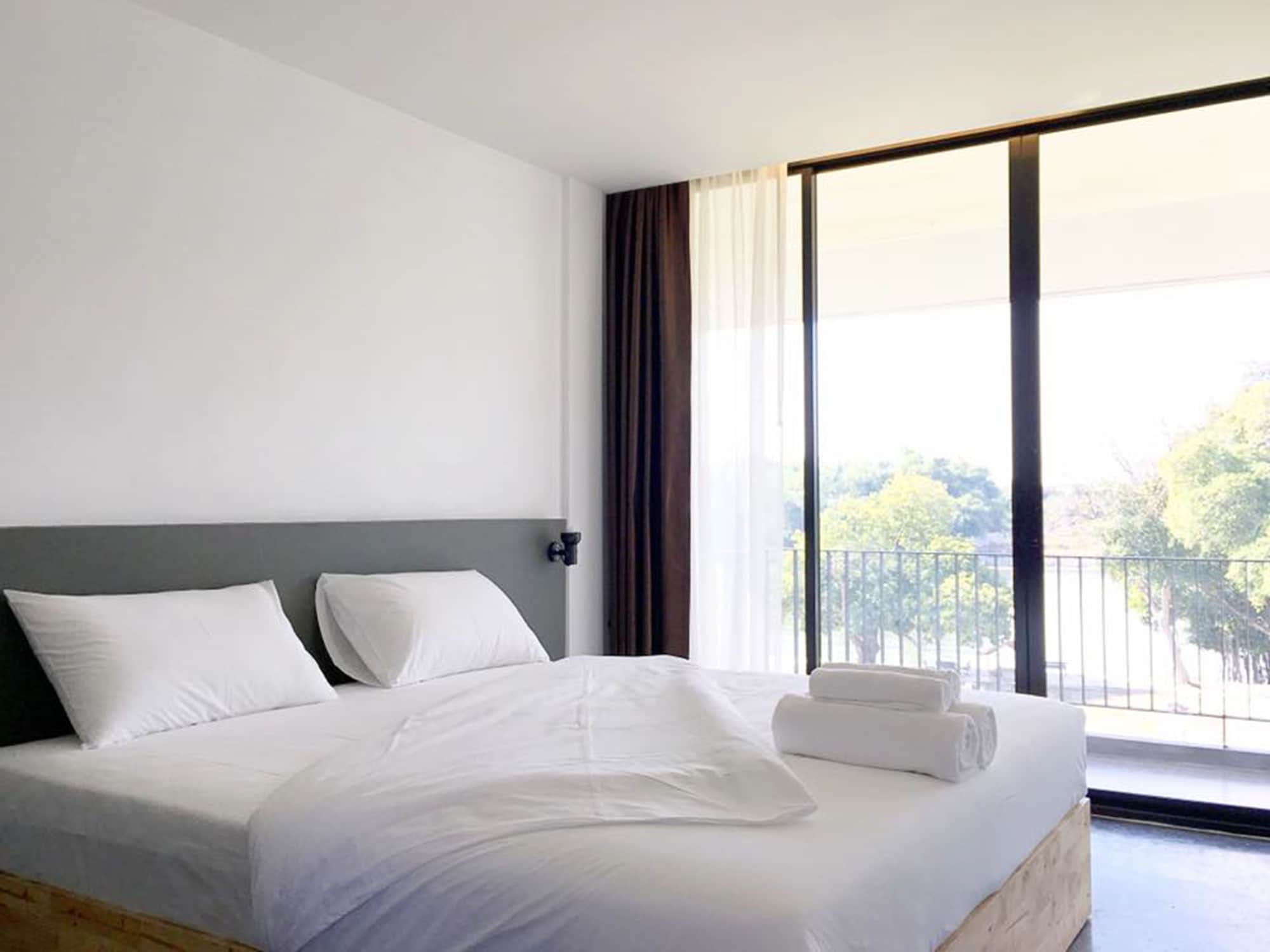 SUPERIOR, TWIN BEDS